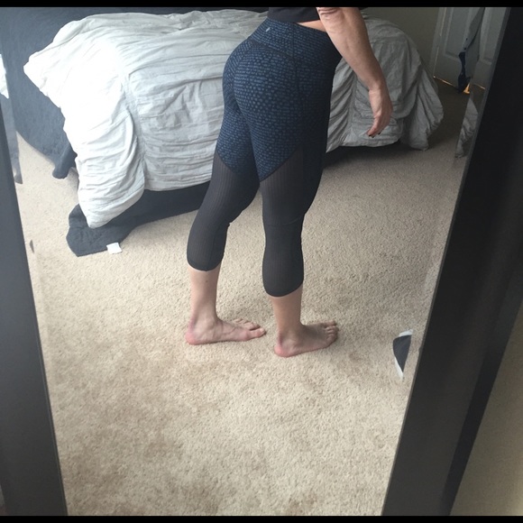 Lululemon deep breath crop - Picture 7 of 13